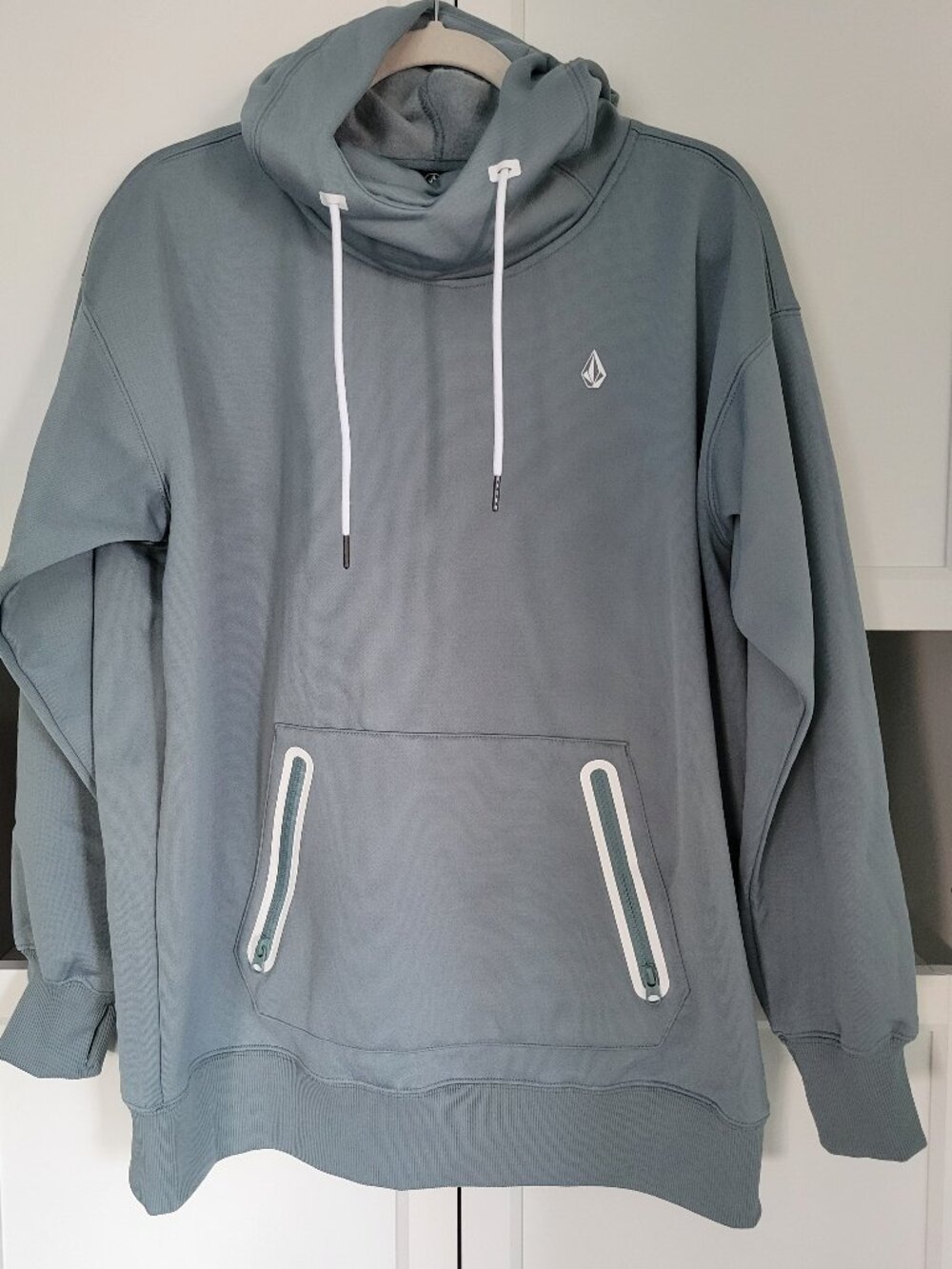 Volcom Women's Spring Shred Hooded Fleece Sweatshirt in Green Ash. NWOT